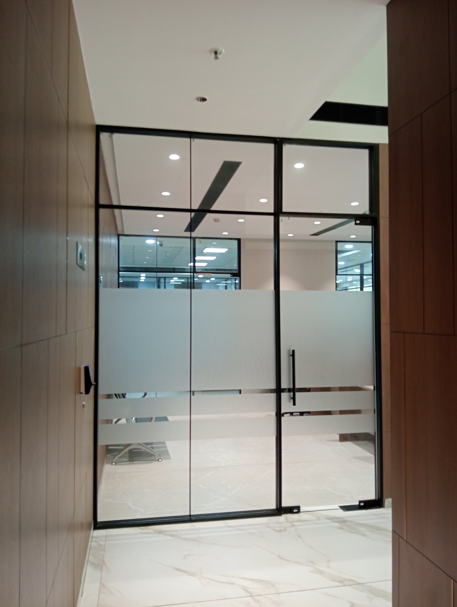 VP-SG-100 Glass Partition